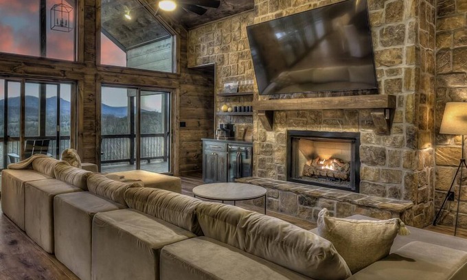 Mineral Bluff Cabina | Changes In Altitude - Mountain Luxury | 4 Master Suites | Panoramic Views