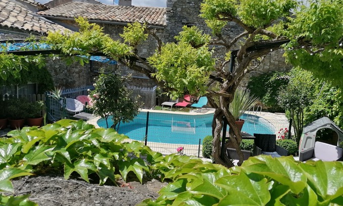 Saint-Marcel-d'Aredeche Casa | Casa de carácter con piscina cerca de las gargantas del Ardèche