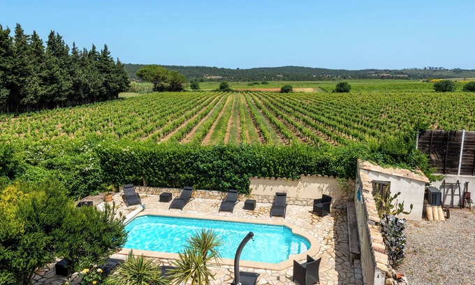 Fabrezan Casa | Casa rural de encanto con piscina, en una propiedad viticola a 30 min del mar.