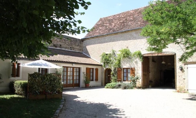 Bresse-sur-Grosne Casa | casa de carácter, confort y encanto tranquilo
