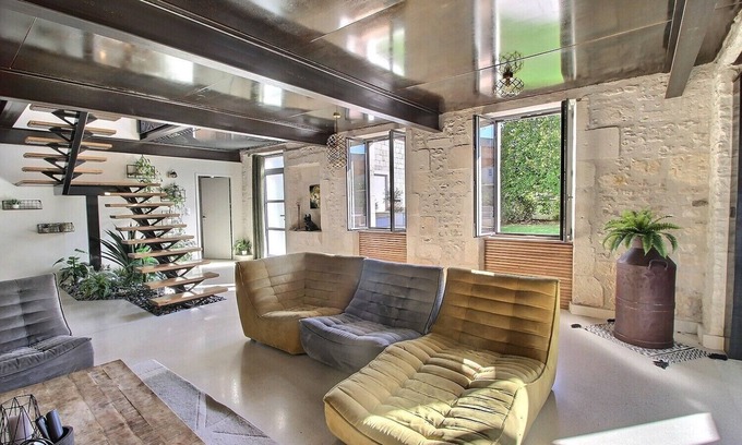 Colombiers Villa | Charentaise with an industrial look