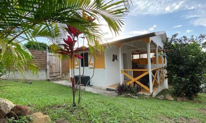 Bouillante Chalet De Esquí | Charmant bungalow avec piscine Kaz' Basse