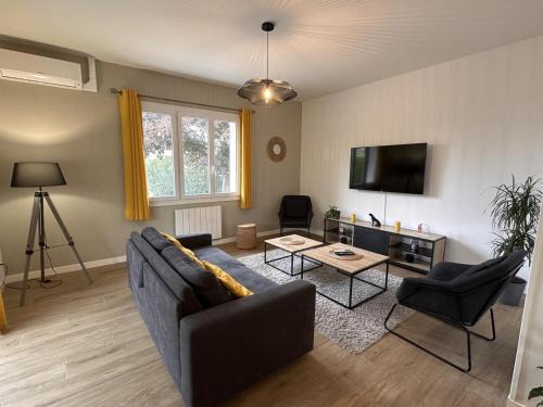 Brout-Vernet Casa | Charmant pavillon rénové avec jardin et climatisation - FR-1-489-417