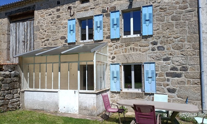 Fontanes Casa | Charmante Ferme de Village Restaurée Proche du lac de Naussac et de L'allier