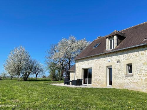 La Mesniere Casa | Charmante maison en pierre avec WiFi et grand jardin, proche de Mortagne-au-Perche - FR-1-497-241