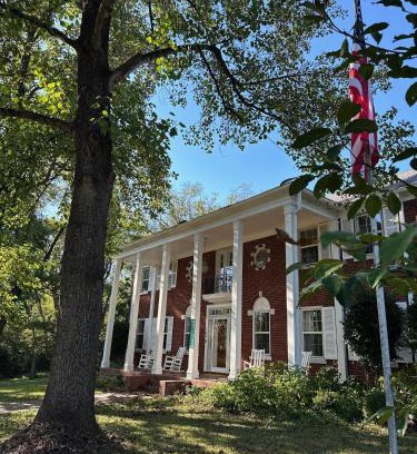 Donelson Hills Villa | Charmed Manor