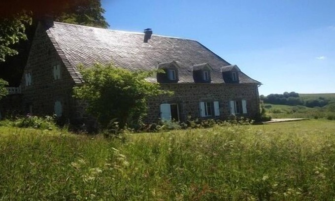 La Bourboule Casa | Encantadora casa en el corazón de la Auvernia de 260 M2.10 hectáreas de propiedad.