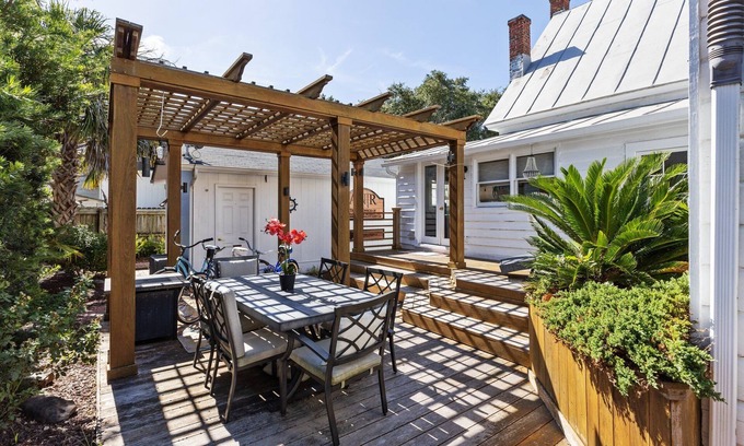 Morehead City Cabaña | Charming 1-bedroom cottage in Historic Beaufort - The Conch House A