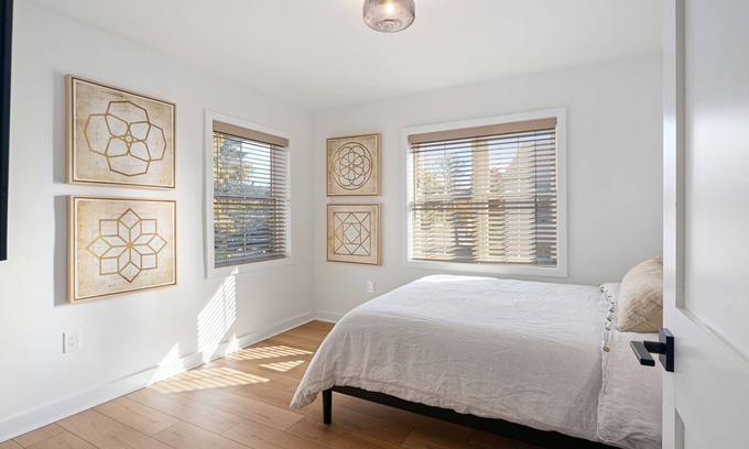 Manoa Apartamento | Charming 1-bedroom in welcoming Ardmore with WiFi, AC, washer/dryer in unit.