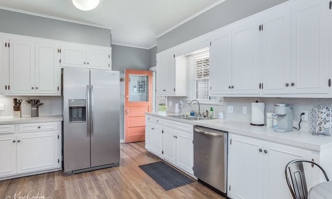 Broadmoor Casa | Charming 1950's Broadmoor Home in Middle of Shreveport