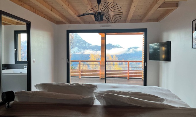 Saint-Apollinaire Apartamento | Charming 2-bedroom hotel suites with jacuzzi in welcoming Saint-Apollinaire