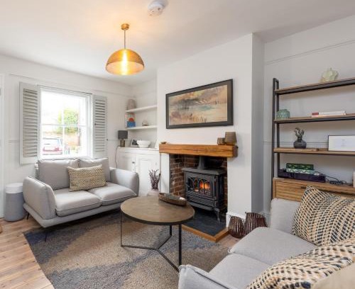 Canterbury Casa | Charming 2 Bed Cottage - within city walls - free parking- garden