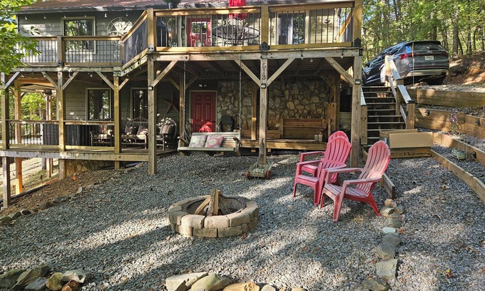 Indian Rock Springs Cabina | Charming 2-bedroom cabin with gorgeous mtn views, hot tub and fire pit!