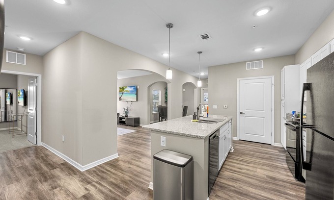 Melbourne Condominio | Charming 2-bedroom condo with fitness room and AC in Melbourne