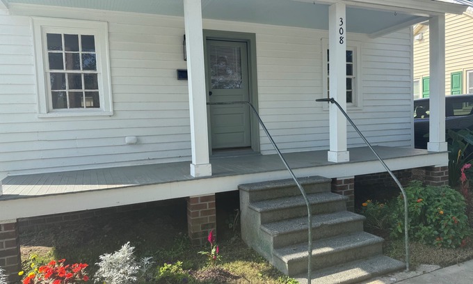 Edenton Cabaña | Charming 2-bedroom cottage in Edenton. Near Cotton Mill Village. Downtown.