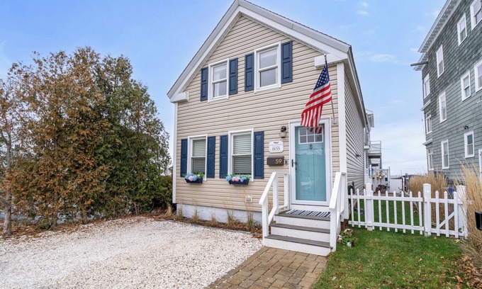 Swampscott Casa | Charming 2-bedroom house in welcoming Swampscott with private beach