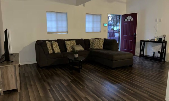 Lancaster Casa | Charming 2-bedroom house with WiFi and AC in Lancaster