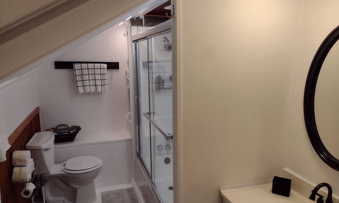 Elberton Casa | Charming 2-bedroom house in serene Elberton with WiFi, AC