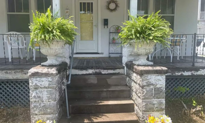 Quincy Casa | Charming 2-bedroom house with WiFi, AC in Quincy. Close to all amenities