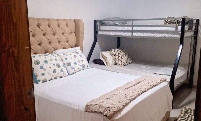 Tela Casa | Charming 2-bedroom house with AC 10 mins walking away from the beach in Tela