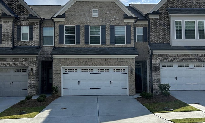 Loganville Casa | Charming 2-bedroom townhome in Loganville with strong WiFi and AC