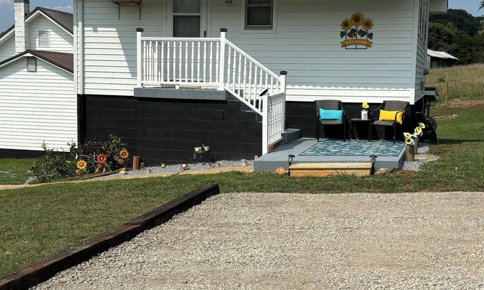 Jonesborough Casa | Charming 2-bedroom house with WiFi, AC in excellent Jonesborough