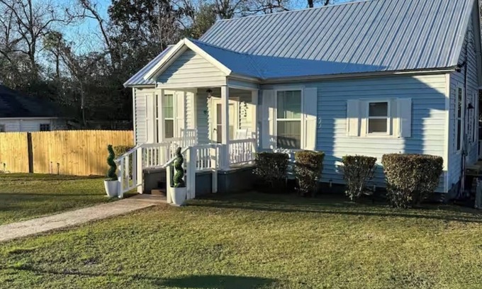 Perdue Hill Casa | Charming 2-bedroom house in Monroeville with Wi-Fi and AC.