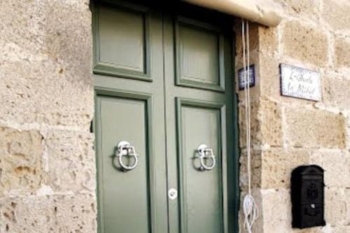 Zabbar Casa | Charming 200 year old cottage with yard
