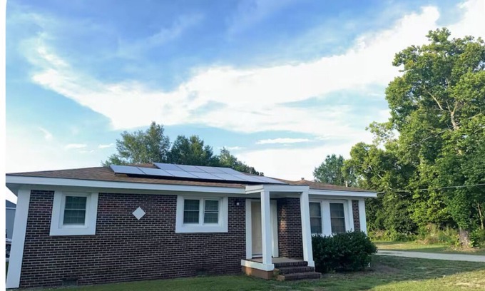 Goldsboro Casa | Charming 2-bedroom, 2 bathroom house with WiFi, AC in wonderful Goldsboro.