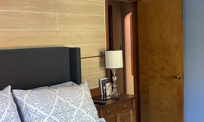 Mount Lebanon Casa | Charming 3-bedroom house in Mt. Lebanon. Close to downtown.