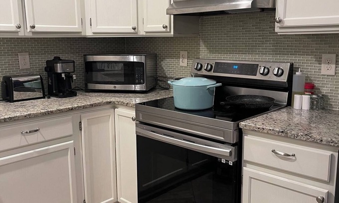 Keene Casa | Charming 3-bedroom house with WiFi and AC in lovely Lexington.