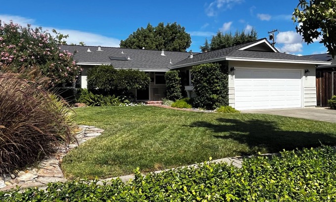 Willow Glen Casa | Charming 3-bedroom house in fabulous Willow Glen neighborhood