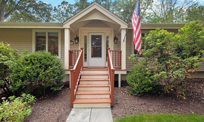 Weston Casa | Charming 3-bedroom Ranch in Weston Near Westport & Fairfield