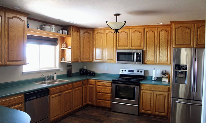 Sutter Creek Otro | Charming 3-bedroom farmhouse in Sutter Creek with pool table, two story deck.