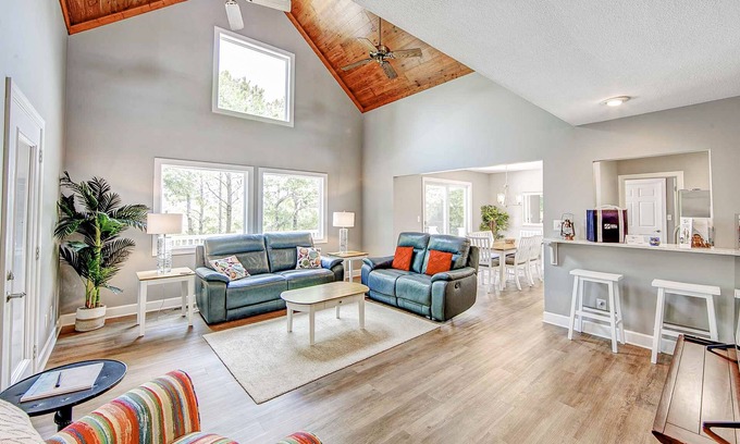 Frisco Casa | Charming 3BR home in Frisco with Wifi, Full Kitchen and Private Hot Tub