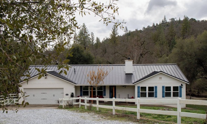 Placerville Casa | Charming 4-bedroom house with AC and WiFi in Shingle Springs