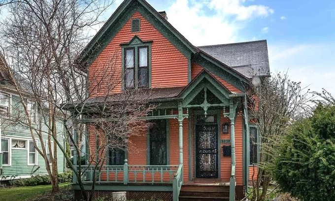 West Washington Casa | Charming 5-BR, 8 mins to ND, in Museum District