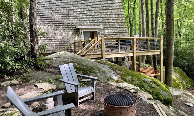 Boone Cabaña | Charming A-frame cottage✨Boone & Blowing Rock✨Bold Creek✨Huge Deck✨Hound Ears