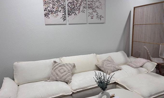 Raisin Casa | Charming ADU with Private Entrance