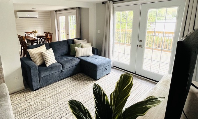 Montville Casa | Charming and peaceful Lake House!