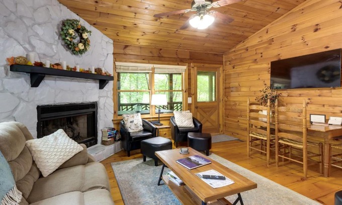 Blue Ridge Casa | Charming Blue Ridge Cabin with Game Room and Hot Tub!