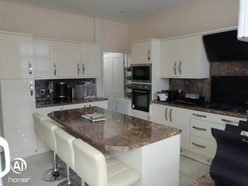 Bradford Casa | Charming Bradford Room to Rent with Shared Facilities