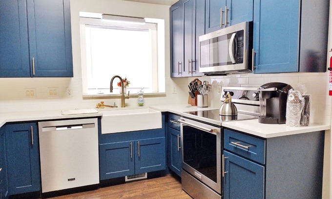 Graham Casa | Charming Brickwood Ranch - 3-Bedroom House - 5 minutes from Downtown Graham