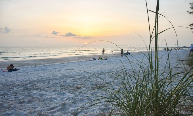 Sunset Beach Casa | Charming bungalow steps from the beach