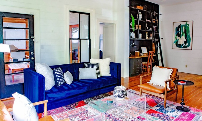 Dawson Casa | Charming bungalow & studio near downtown & SoCo