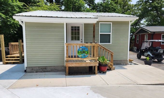 Celina Cabina | Charming cabin, above Dale Hollow Marina