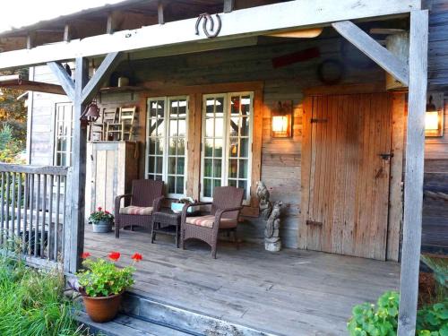 Bellevue Casa | Charming Cabin Rental with a Hot Tub near Cedar Point and Lake Erie in Ohio