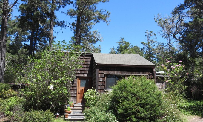 Mendocino Cabaña | Encantador CasparCottage Walk a la cascada en el parque estatal ruso Gulch