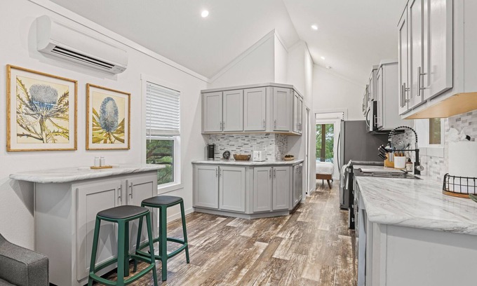 Fredericksburg Cabina | Charming Classic Cabin at the SKYE Texas Hill Country Resort!