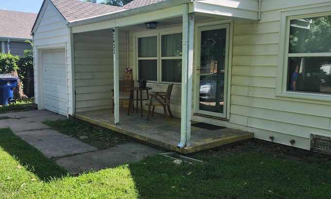 Wichita Casa | Charming comfortable Mid- term 2-bedroom house with WiFi, Wichita